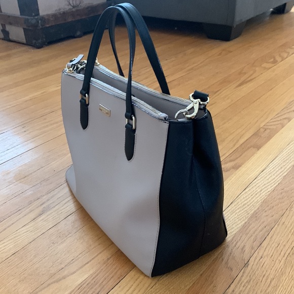 AUTHENTIC KATE SPADE purse. NON SMOKER. GREAT CONDITION. - Picture 3 of 8